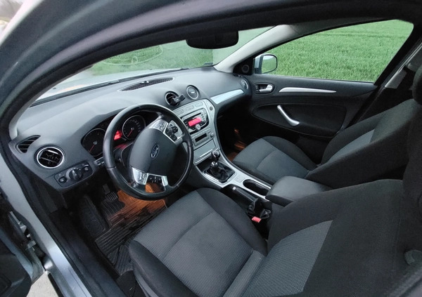 Ford Mondeo cena 21900 przebieg: 262000, rok produkcji 2007 z Czyżew małe 326